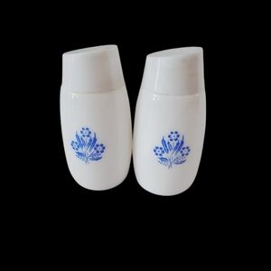 Vtg Milk Glass Blue Cornflower Van Pack Canada Shaker Set